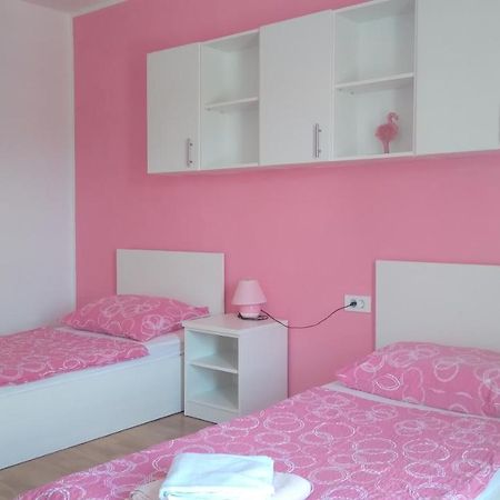 Apartmani "Lorenzo" Novalja Bagian luar foto