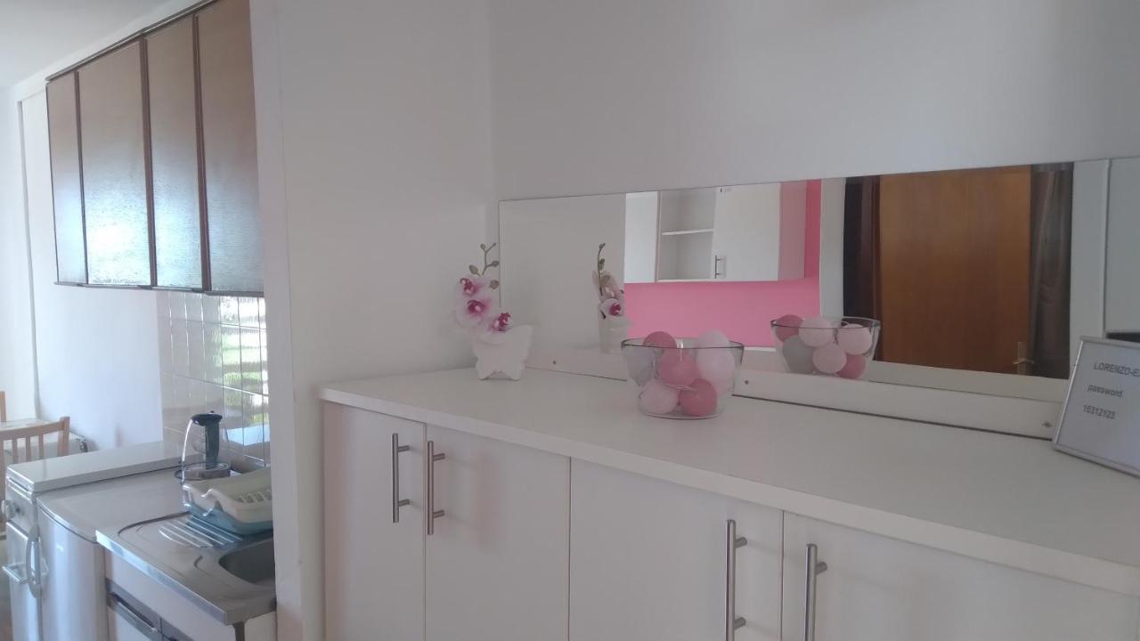 Apartmani "Lorenzo" Novalja Bagian luar foto
