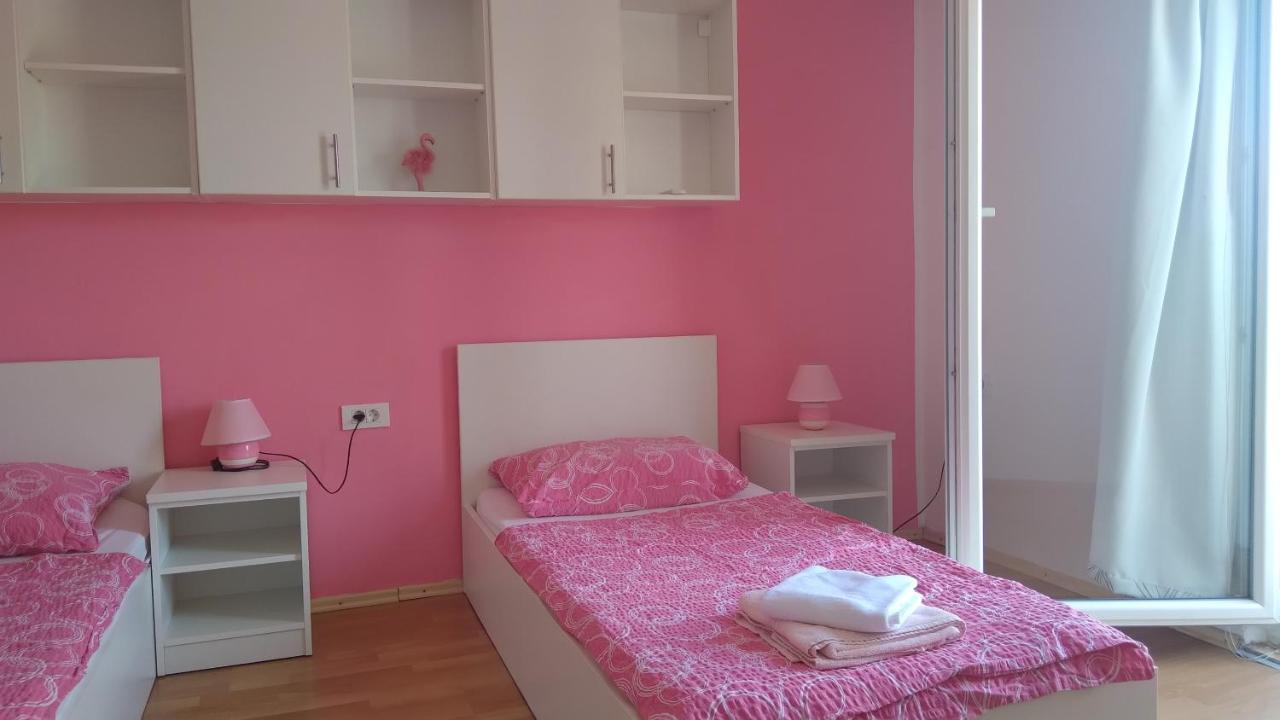 Apartmani "Lorenzo" Novalja Bagian luar foto