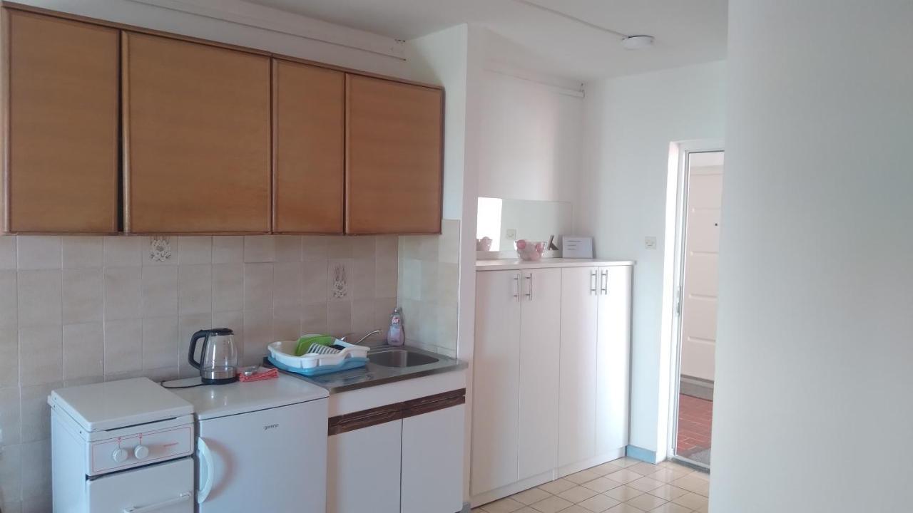 Apartmani "Lorenzo" Novalja Bagian luar foto