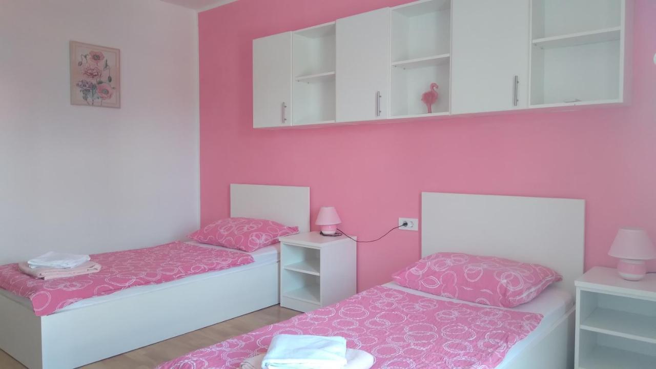 Apartmani "Lorenzo" Novalja Bagian luar foto