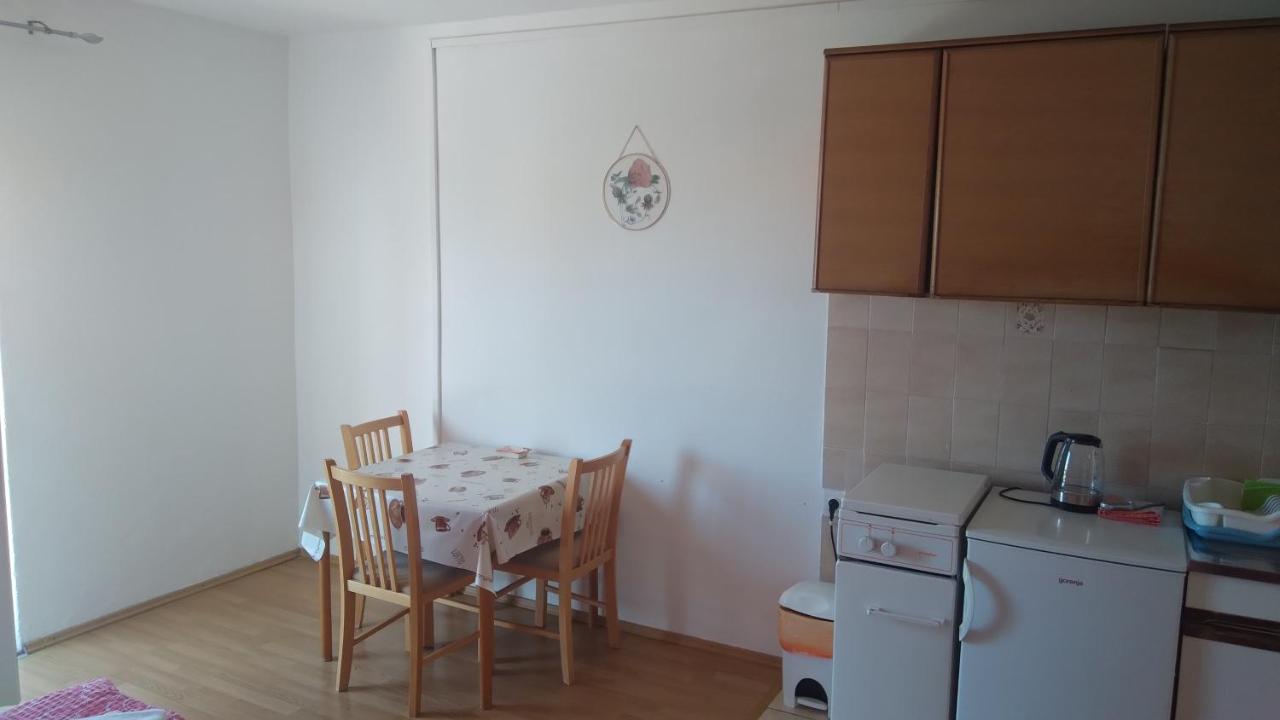 Apartmani "Lorenzo" Novalja Bagian luar foto