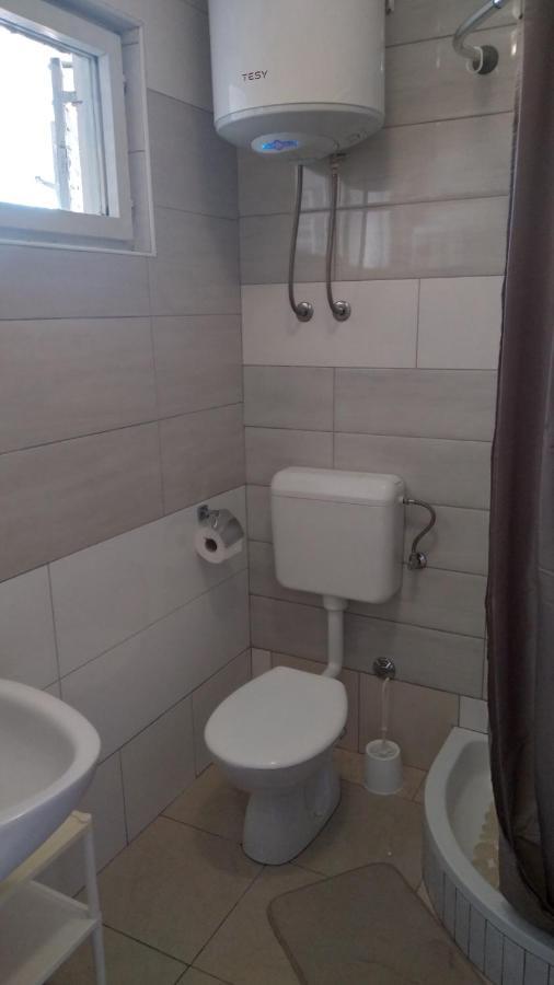 Apartmani "Lorenzo" Novalja Bagian luar foto