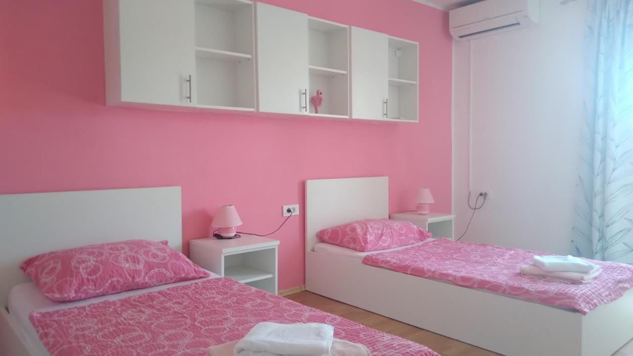 Apartmani "Lorenzo" Novalja Bagian luar foto