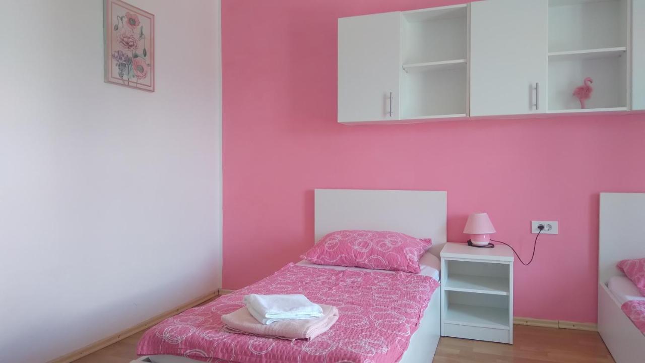 Apartmani "Lorenzo" Novalja Bagian luar foto