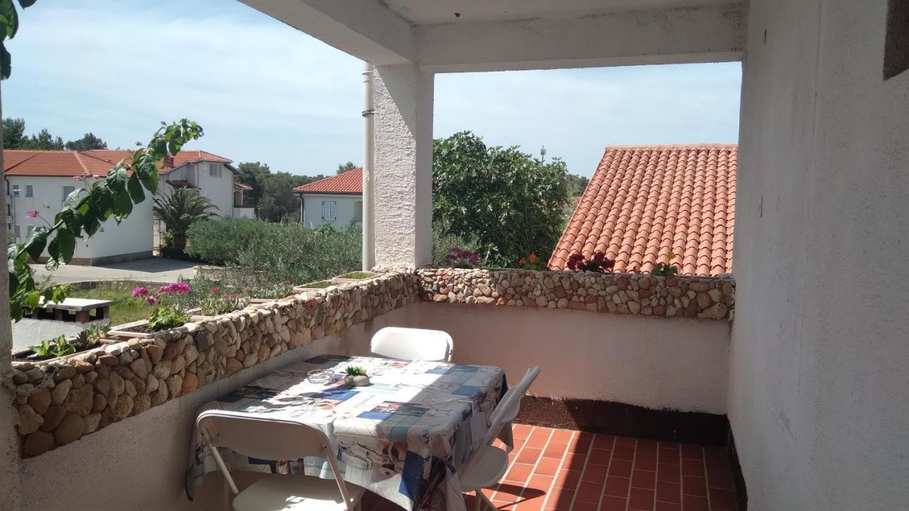 Apartmani "Lorenzo" Novalja Bagian luar foto