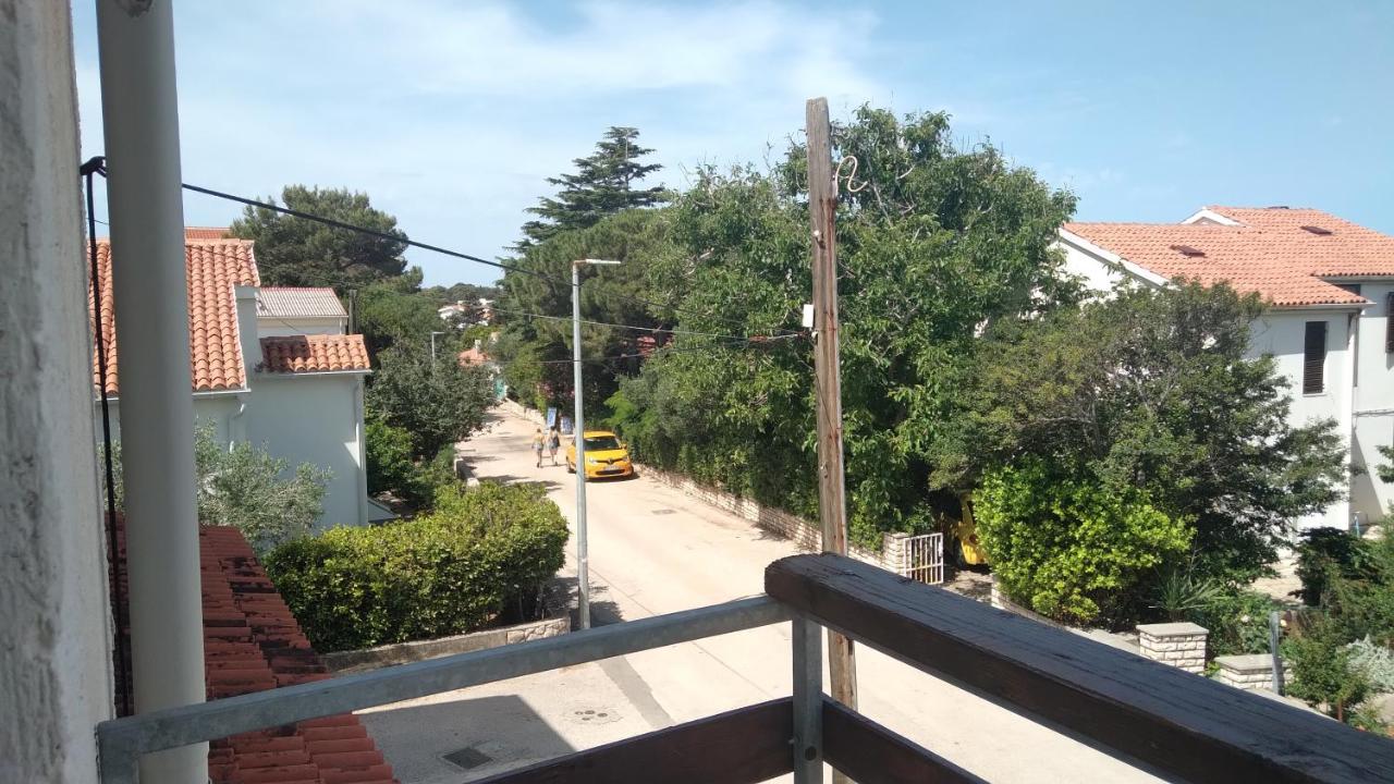 Apartmani "Lorenzo" Novalja Bagian luar foto