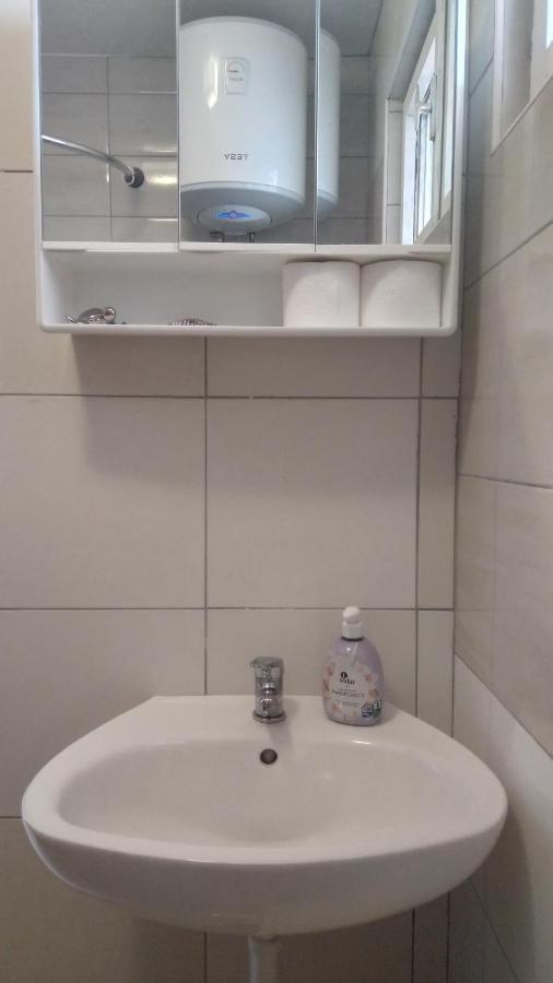 Apartmani "Lorenzo" Novalja Bagian luar foto