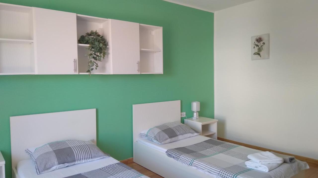 Apartmani "Lorenzo" Novalja Bagian luar foto