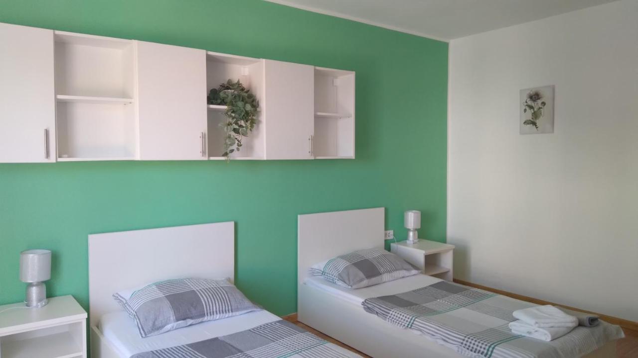 Apartmani "Lorenzo" Novalja Bagian luar foto