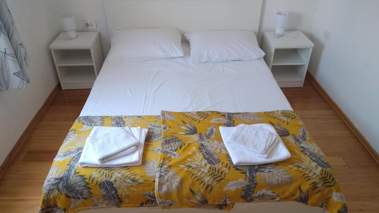 Apartmani "Lorenzo" Novalja Bagian luar foto