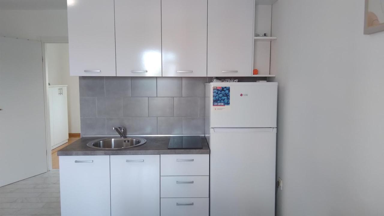 Apartmani "Lorenzo" Novalja Bagian luar foto