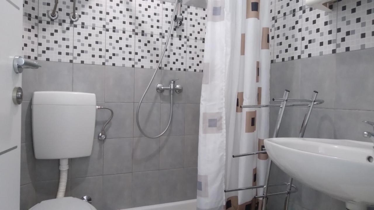 Apartmani "Lorenzo" Novalja Bagian luar foto