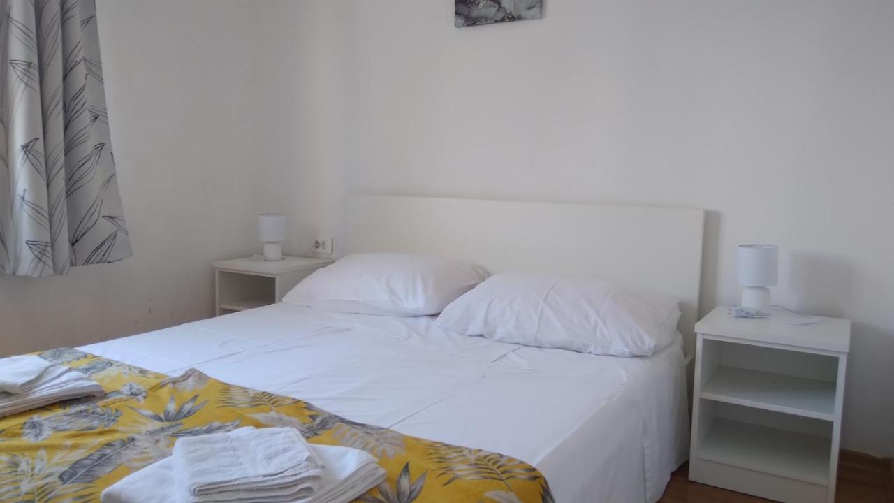 Apartmani "Lorenzo" Novalja Bagian luar foto