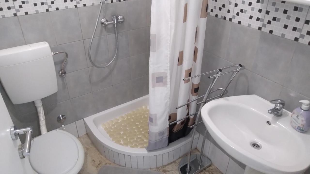 Apartmani "Lorenzo" Novalja Bagian luar foto