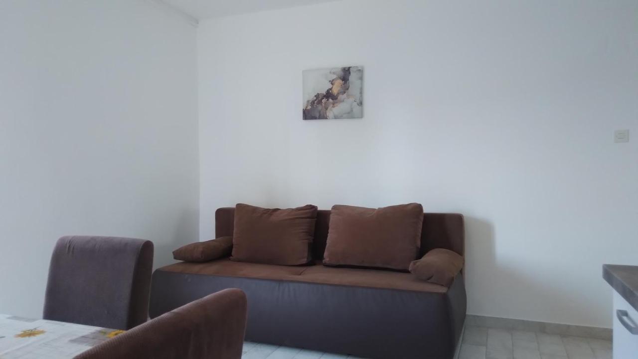 Apartmani "Lorenzo" Novalja Bagian luar foto