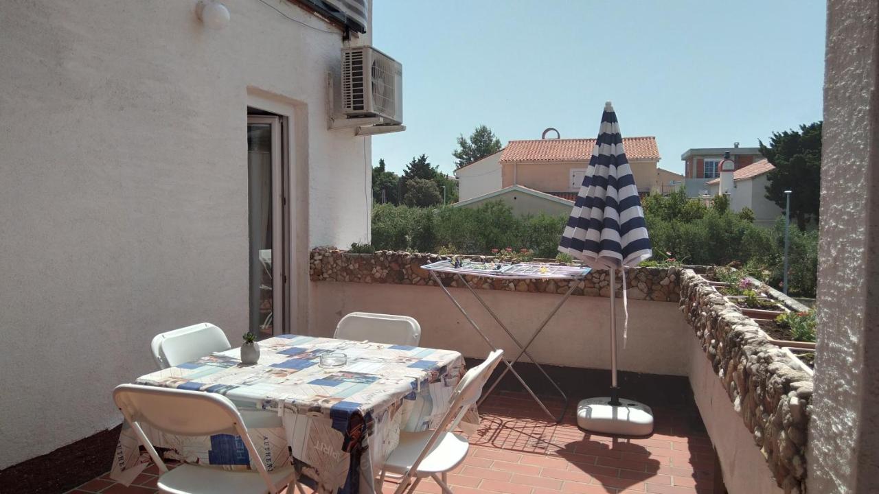 Apartmani "Lorenzo" Novalja Bagian luar foto